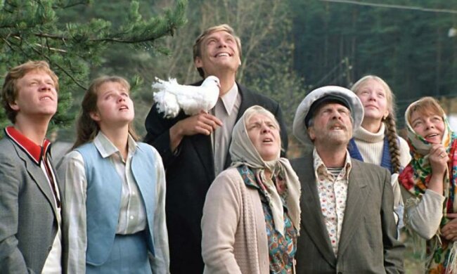 Помер герой фільму "Любов і голуби"
