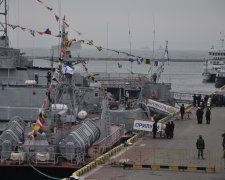 Украинский корабль неожиданно открыл огонь в Черном море: что происходит