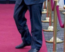 Порошенко розсмішив інтернет м'ятими штанами на зустрічі (фото)