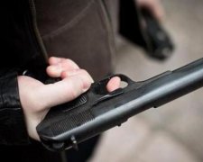П'яний ватажок "ЛНР" вдерся в кафе зі зброєю (відео)
