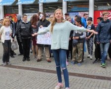 Поверніть татові 1С: дніпровська молодь заступилася за російські сайти