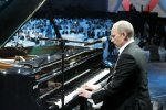 Путін оголосив Рік музики в Росії: голодні, зате з піснями