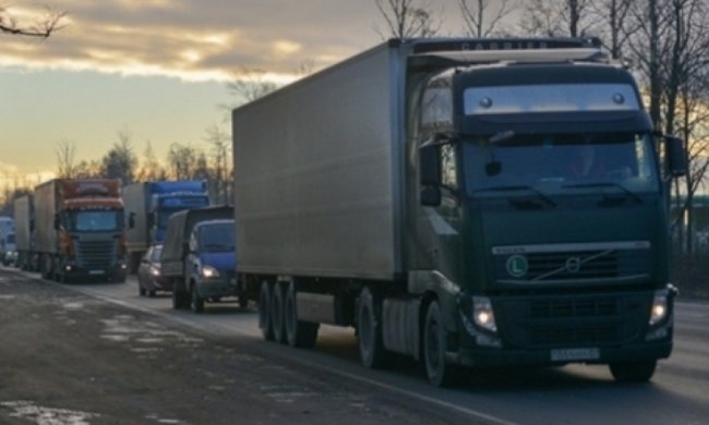 Від завтра Україна і Росія поновлюють транзитні перевезення 