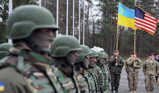 Нардеп выдвинул версию причины сокращение военной помощи США Украине