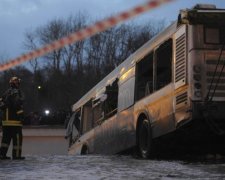 Автобус зніс натовп пішоходів, людей розвозять "швидкі"