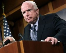 Маккейн нагадав "головорізу" Путіну про його вбивства