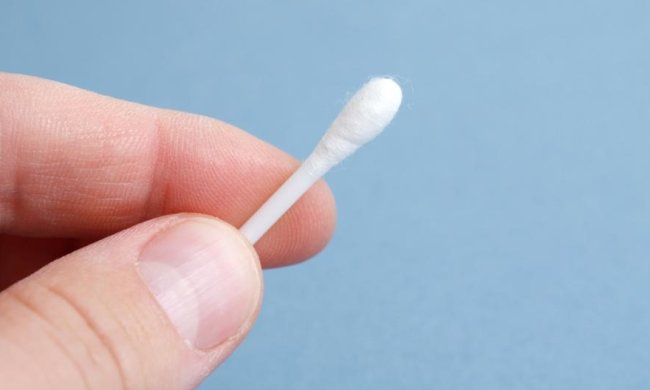 Чим небезпечні вушні палички