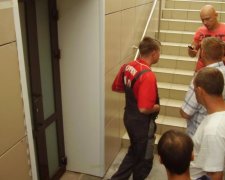 Дика росіянка влаштувала масові бійню в чоловічому туалеті лайнера