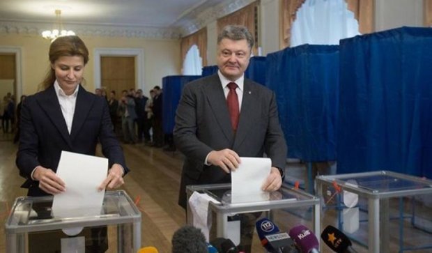 Ми не могли допустити фальсифікацій на виборах в Маріуполі - Порошенко