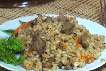 Перловка с мясом, фото: кадр из видео