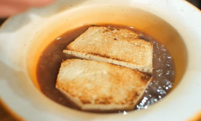 Цибулевий суп, кадр з відео