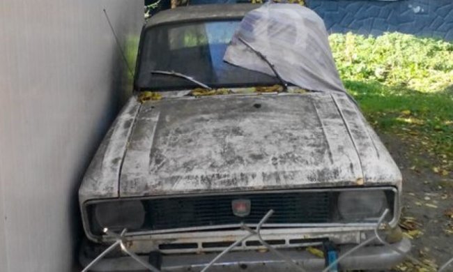 Авто умершего владельца ржавеет на львовской улице 11 лет (фото)