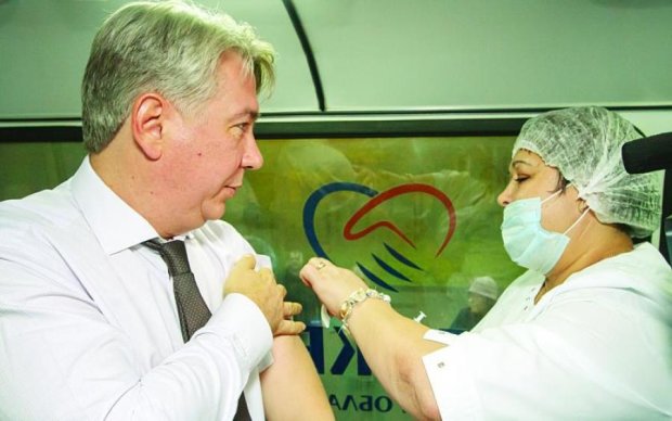 Украинцев бесплатно вакцинируют от смертельной болезни: что нужно знать
