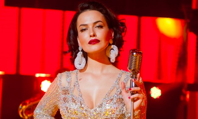 Астафьева отметила 34-летие, показав роскошную грудь: "Красивая и загадочная женщина"