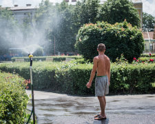 Львів'ян змушують "моржувати" у розпал літа: кого скупають під крижаним душем, - список адрес