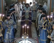 Успіння Пресвятої Богородиці, церква, кадр з Всенічного бдіння напередодні свята