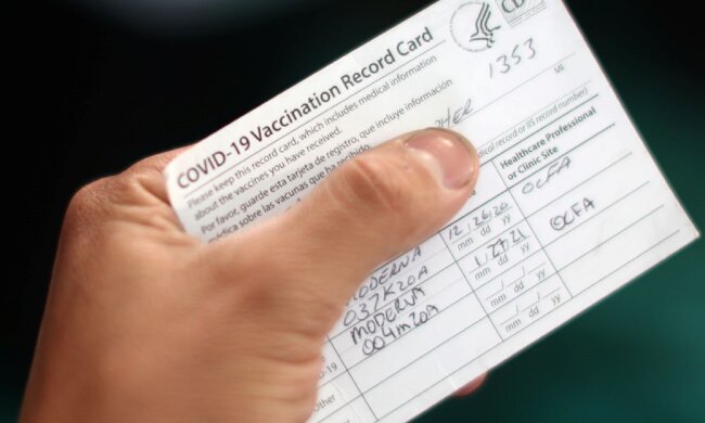 Міжнародне свідоцтво про вакцинацію. Фото: Wall street Journal