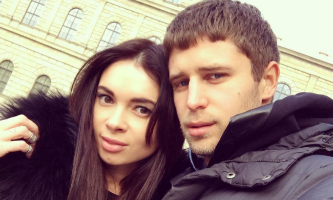 Огненная красотка зачитала рэп на стихи звездного мужа-футболиста: видео