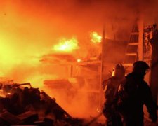 Пожежа в Тбілісі: мережу нажахали відео з місця подій