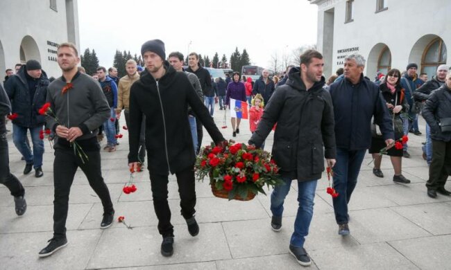 Экс-капитан сборной Украины лживо поддержал бойцов АТО