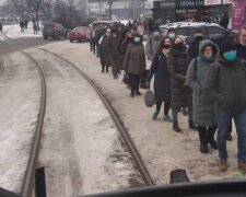 Очередь на трамвай, фото: Киев без цензуры