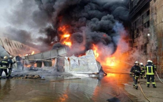 Київ у вогні: українців попередили про небезпеку