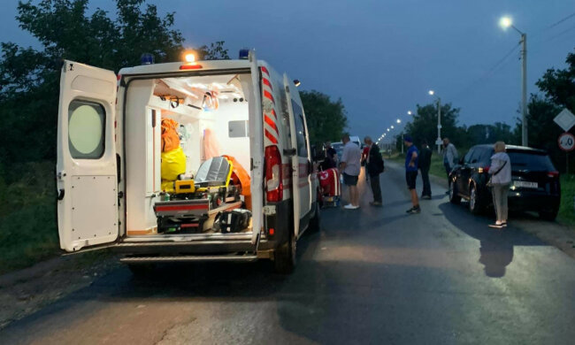 На Тернопільщині дитина опинилася під колесами машини: "Це жах"