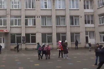 Школа, скріншот: Youtube