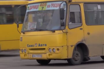 Громадський транспорт, кадр з відео