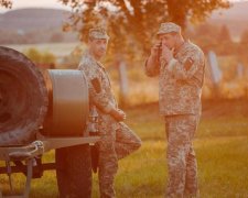 Юмор под свист пуль: украинские защитники показали боевой оберег