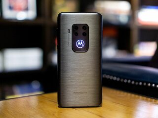 MOTOROLA ONE ZOOM, The Verge