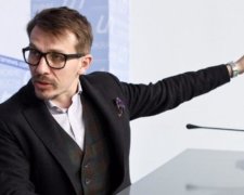 Профессионалы не готовы работать на зарплату госслужащих