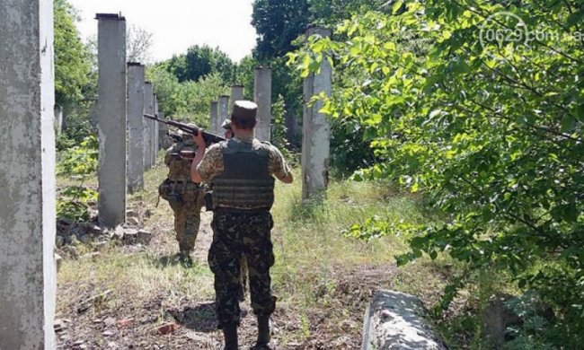 Под Мариуполем уничтожили склад оружия терорристов