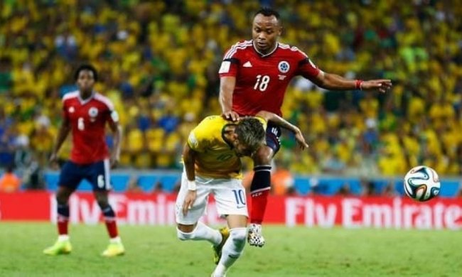 Обидчик Неймара теперь будет ломать англичан