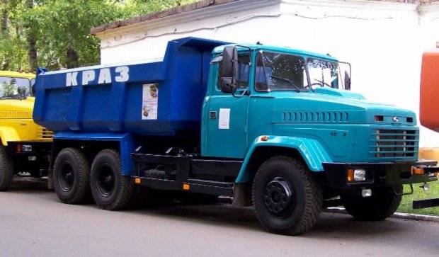 На Харьковщине грузовики дважды случаной переехали мужчину