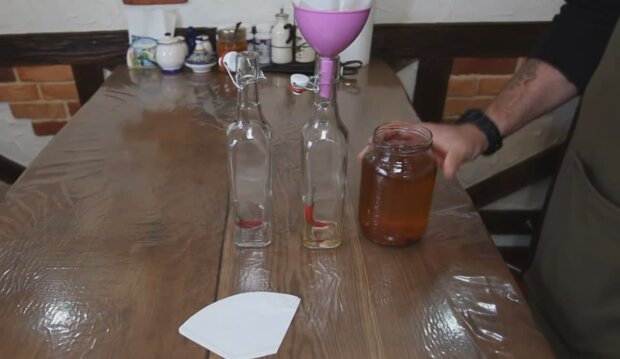 Простой рецепт украинской медовой водки: порадуйте гостей за праздничным столом