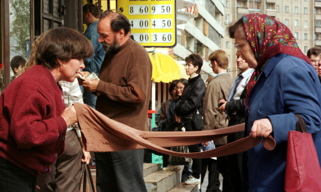 Военное положение и курс валют: эксперт ответил на главный вопрос украинцев, назревает паника