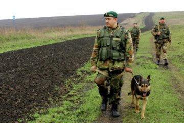 Прикордонник "погорів" на взятці в 500 доларів