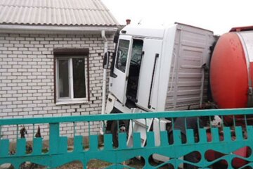 В Україні фури масово таранять будинки (фото)
