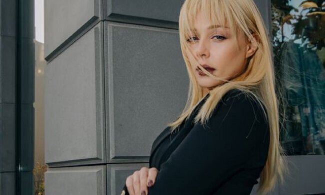 Тіна Кароль в чорному і без Іраклі Макацарія заговорила про труднощі: "Складні будні..."