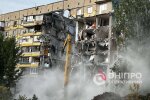 Демонтаж зруйнованого під'їзду дев'ятиповерхівки на проспекті Героїв у Дніпрі