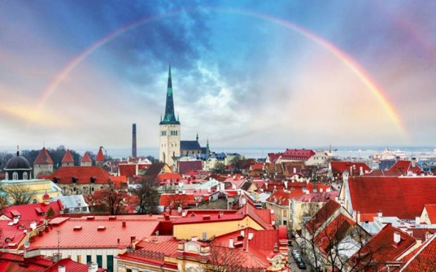 Поки Росія вставала з колін, Естонія "оцифрувала" своє посольство