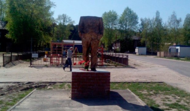 У Росії чоловік кувалдою відбив памятнику Леніна голову