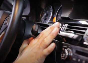 Подготовка кондиционера авто. Фото: скрин youtube