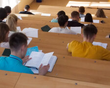 Лави українських студентів порожніють, в школах з цих предметів катастрофа — на кого чекають інститути