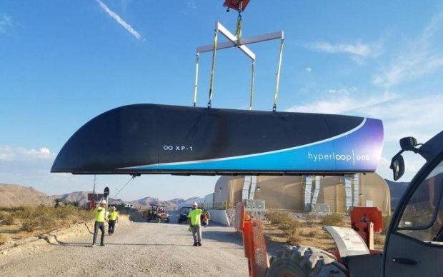 Маск показал испытания Hyperloop: фантастическое видео