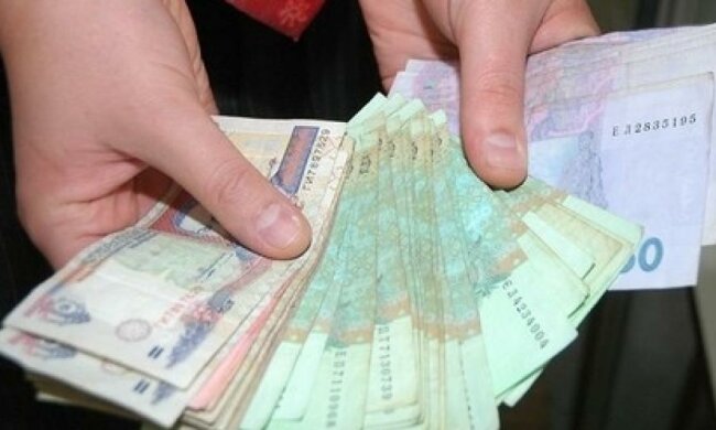 Бюджетникам заборонили обирати банк – банкіри проти