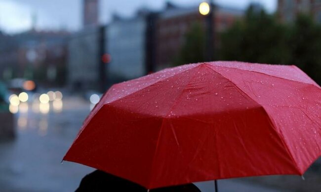 Українців очікує різке похолодання з грозами та градом