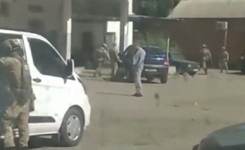 У Полтаві псих з гранатою взяв в заручники поліцейського, погрожує підірвати - перші подробиці
