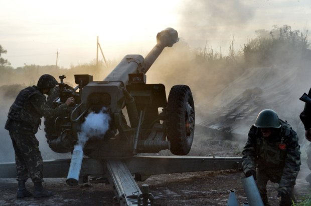 Небо над Донецком разорвали мощные взрывы, люди напуганы: хорошенько гахнули